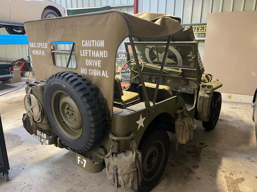 JEEP FORD VOITURE DE COLLECTION